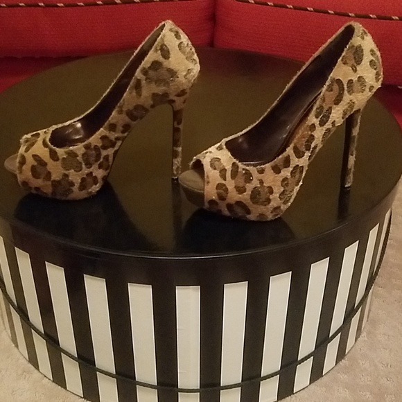 Shoes - Picture 2 of 5